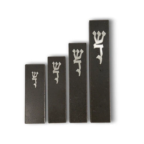 מזוזת אבן בזלת
